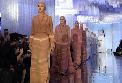 بالفيديو .. عرض أزياء في السعودية يثيرغضب السعوديين