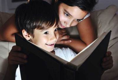 دراسة تحذر من تعرض الأطفال لضوء ساطع ليلا قبل النوم