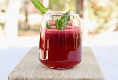 مشروب التفاح بالفراولة لعلاج تساقط الشعر