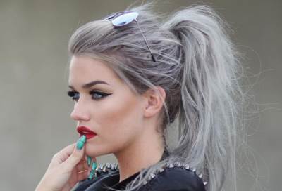 بالصور .. تصفيفات جميلة تناسب الشعر المصاب بالتلف