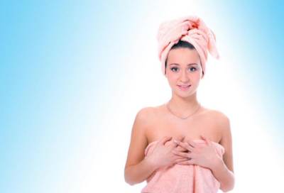 اكتشفي شخصيتكِ من العضو الذي تجففينه أولاً بعد الاستحمام