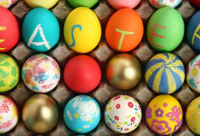 طرق تلوين بيض شم النسيم بألوان طبيعية وصحية من مطبخك