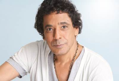 محمد منير يخضع لعملية جراحية وهذه حالته الصحية