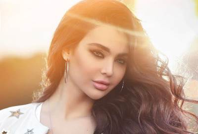 بالصور .. قمر في أجرأ جلسة تصوير لها