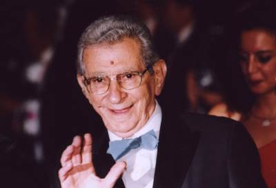 يوسف شاهين يحضر في الدورة المقبلة من مهرجان كان