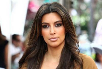 كيم كارداشيان تعلق على تعرض كلوي للخيانة