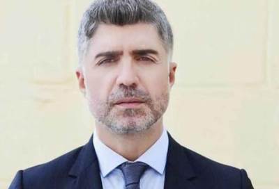 بعد استقبال مولوده الأول .. أوزجان دينيز حزين لهذا السبب