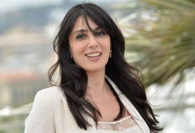 هكذا إستُقبلت نادين لبكي في المطار بعد عودتها من مهرجان كان