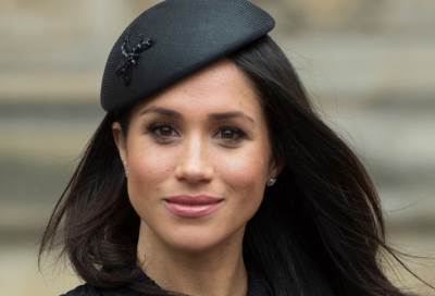 النقوش على طرحة ميجان ماركل لم تكن عادية .. إليكم سرّها