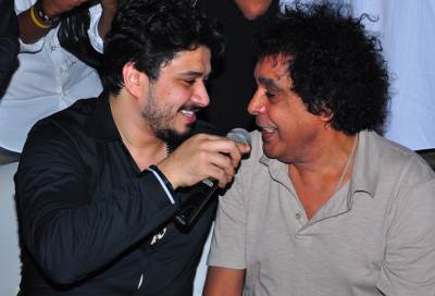 بالصور  .. الهام شاهين ومحمد منير في حفل مصطفي حجاج بخمية فتافيت السكر