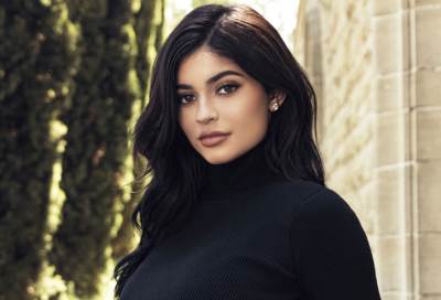 كايلى جينر تكشف سبب حذف صور ابنتها من مواقع التواصل الإجتماعي