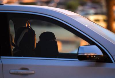 إحالة مذيعة سعودية للتحقيق بعد ظهورها بملابس "غير محتشمة"