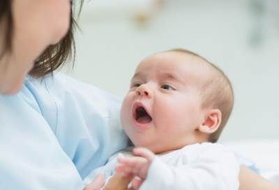 دراسة : الأطعمة الصلبة قد تساعد الرضع على النوم لفترة أطول