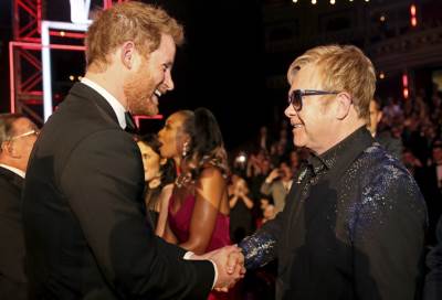 الأمير هاري وإلتون جون يتحالفان لمكافحة "الإيدز" بين الرجال