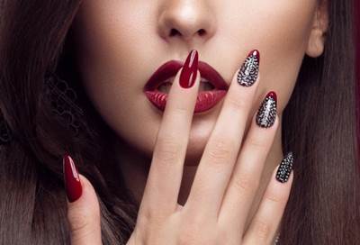 هل تتعرض أظافركِ للتكسر؟ .. إليكِ الحل