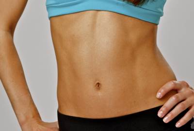 تعرفي على مشروبات التنحيف لبطن مسطح خلال شهر