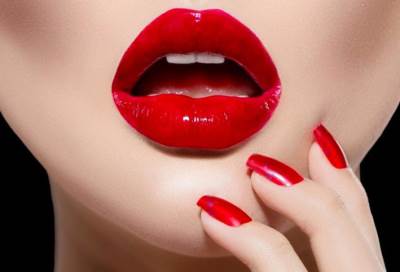 أسهل طريقة لتجعلي شفاهك ممتلئة بدون فيلر