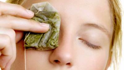 كمادات الشاي الأخضر : تطيل الرموش وتحد من تجاعيد العين