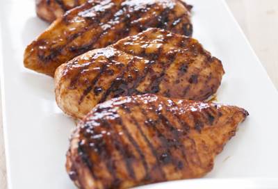 خطوتان لا تنسيهما لتحصلي على قطع دجاج طرية في الفرن