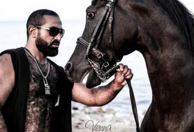 أحمد سعد : "يا رب شعر صدري يعجبكم المرة دي أكتر من المرة اللي فاتت"!