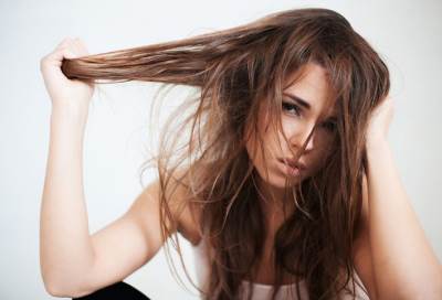 خطوات لإزالة صبغة شعرك لو مللت منها