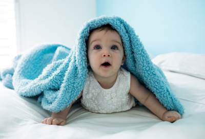 كيف تختارين البطانية المناسبة لطفلك