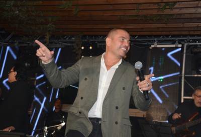 بالصور .. الهضبة يتألق بأقوى حفلات الكريسماس في القاهرة الجديدة بحضور نجوم المجتمع والمشاهير