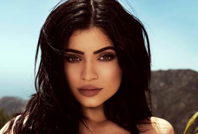 للمرة الثانية .. كايلي جينر ترتدي أزياء يوسف الجسمي ولكن ما هي المفاجأة؟