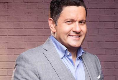 إدوارد ينفى شائعة مرضه ويوضح سبب "اللوك" الجديد