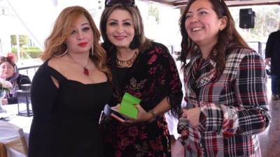 بالصور .. احتفال خريجو الجامعة الأمريكية بعيد الحب 