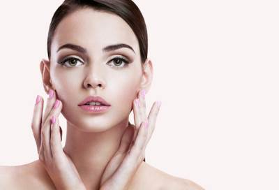 أفضل 5 منظفات للوجه منزلية الصنع لجميع أنواع البشرة