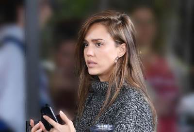 بالصور .. جيسكا ألبا بدون مكياج تخطف الاضواء في هوليوود 