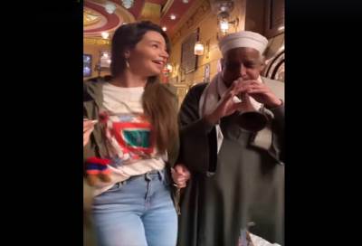 الراقصة جوهرة ترقص على انغام المزمار البلدى بأحد الكافيهات