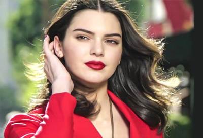 بالصور .. "كيندال جينر" تتألق بمجوهرات "تيفاني"