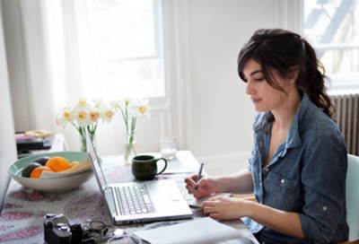  ماذا يحدث لجسمك نتيجة الجلوس لفترات أمام اللاب توب؟