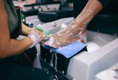 عاملات الباديكير معرضات للإصابة بالسرطان أضعاف غيرهن