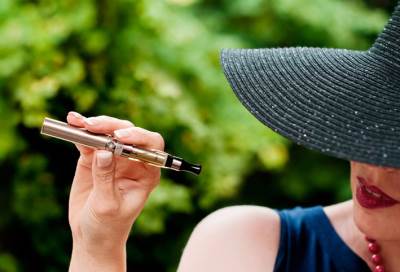 الشيشة الإلكترونية لا تقل ضررا عن شيشة الفحم 