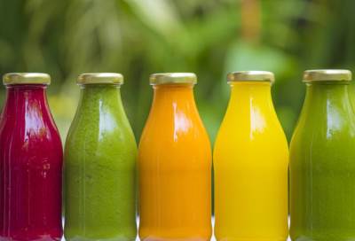 ثلاثة عصائر منخفضة السعرات الحرارية لحرق الدهون في البطن بطريق سريعة