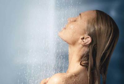 تعرفي على أضرار الاستحمام بالماء الساخن