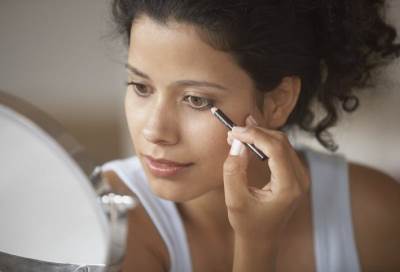 جديد أقلام جل لتحديد عيونك أسهل وأفضل من المحددات السائلة