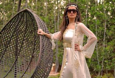 بالصور .. زينة تتألق بالقفطان المغربي