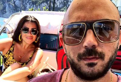 محمود العسيلي يثير الجدل بصورة جديدة مع هذه الفتاة!