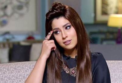 شاهد .. آيتن عامر بـ"لوك"جديد بدون مكياج وشعر كيرلي