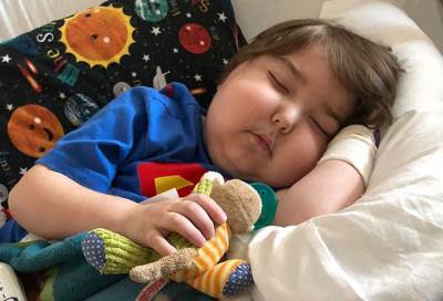 طفل يصارع مرضا ليس له اسم يجعله لا يتناول الطعام أبدا