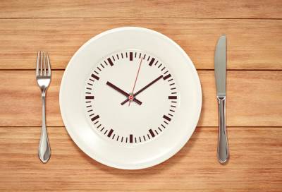 الصيام المتقطع يخفض الوزن ويحسن صحة القلب والأوعية الدموية