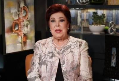 رجاء الجداوي تثير مواقع السوشيال ميديا وهى تركض وراء كلبها الهاسكي على البحر