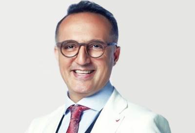 شاهد .. شريف مدكور يحتفل بعيد ميلاده بطريقة مختلفة