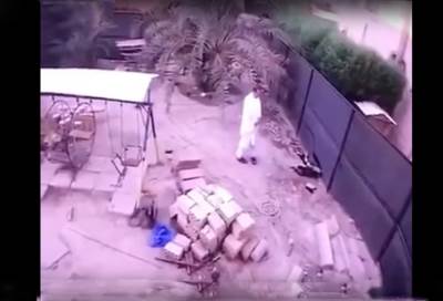 بالفيديو .. لحظة ابتلاع الارض لـ كويتي في حديقة منزله