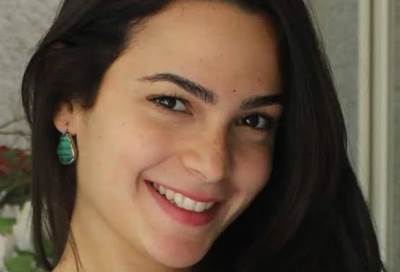 بالصور .. انهيار خطيبة هيثم أحمد زكى من البكاء فى العزاء