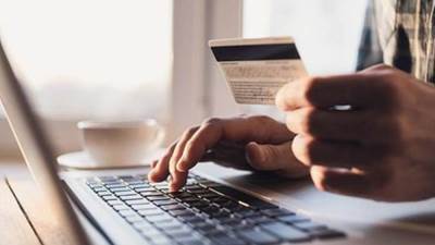 دراسة تكشف أثر التسوق أونلاين على الصحة العقلية